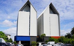 Blue Hippo & Red Crocodile Hotel